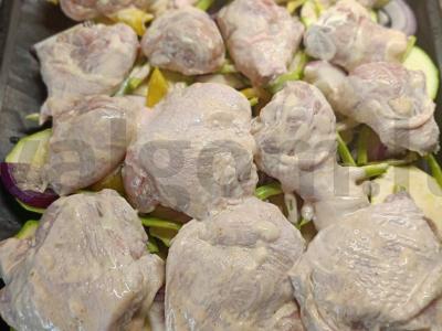 Vištienos kojos ant daržovių pagalvėlės po sūriu Žingsnis 7