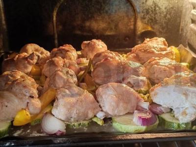 Vištienos kojos ant daržovių pagalvėlės po sūriu Žingsnis 8