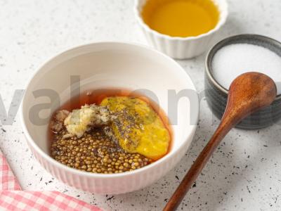 Salotos su vištiena ir konservuotais persikais Žingsnis 4