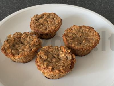 Keksiukai su vaisių tyrė, grūdų dribsniais, bananais ir morkomis Žingsnis 7