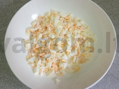 Okroška su virtomis vištienos šlaunelėmis pieno išrūgose Žingsnis 1