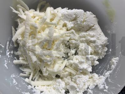 Koldūnai su varške ir Adygei sūriu Žingsnis 2