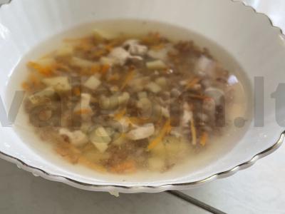 Grikių sriuba su vištienos krūtinėle pagrindine nuotrauka