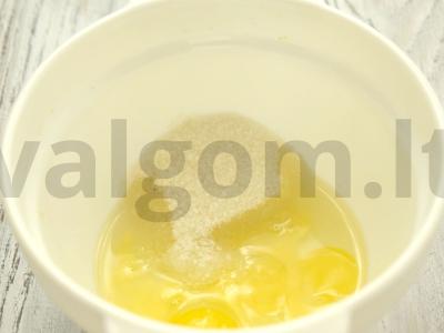 Purūs blynai su kefyru ir putpelės kiaušiniais Žingsnis 1