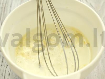 Purūs blynai su kefyru ir putpelės kiaušiniais Žingsnis 2