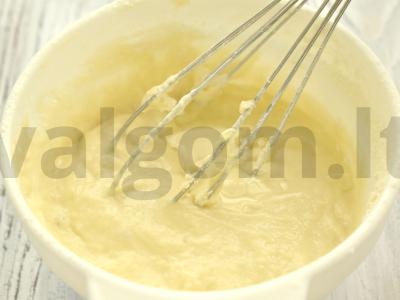 Purūs blynai su kefyru ir putpelės kiaušiniais Žingsnis 4