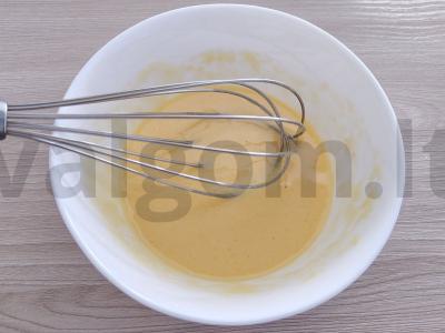 Krepšeliai iš tešlos su varške ir mėlynėmis Žingsnis 1