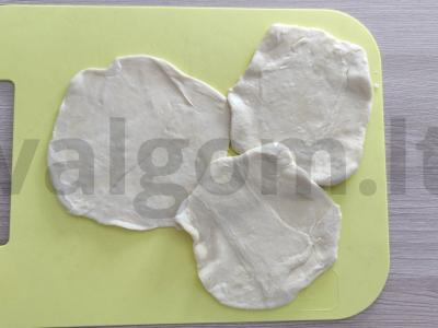 Krepšeliai iš tešlos su varške ir mėlynėmis Žingsnis 3