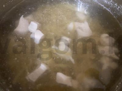 Vištienos krūtinėlės sriuba su makaronais Žingsnis 2