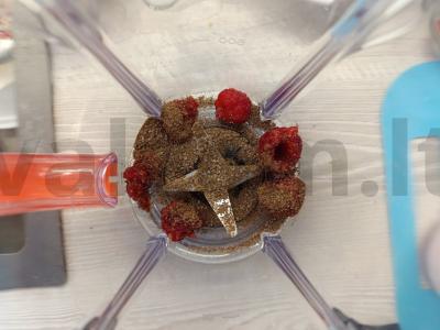 Jogurto kokteilis su avietėmis ir kukurūzų dribsniais Žingsnis 1