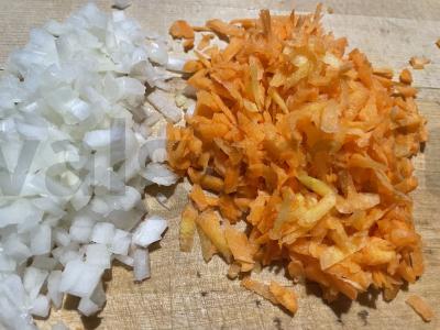 Kiaulienos faršo padažas su pomidorų padažu Žingsnis 1