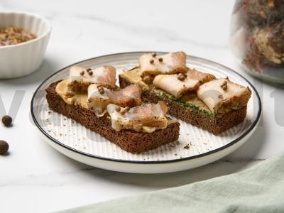 Sūdyta lašiniai stiklainyje pagrindine nuotrauka