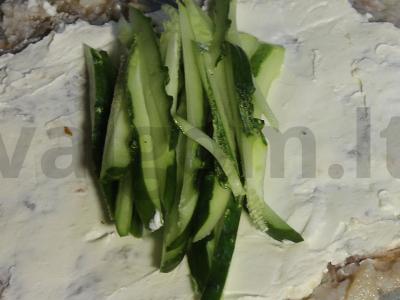 Silkės ritinėliai su varškės sūriu ir šviežiu agurku Žingsnis 5