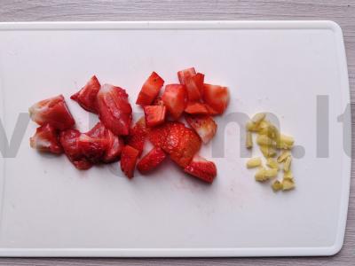 Žalioji arbata su šaltalankomis ir braškių gabaliukais Žingsnis 1