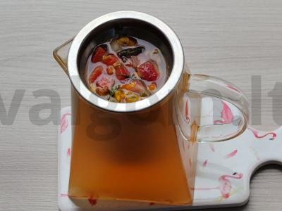 Žalioji arbata su šaltalankomis ir braškių gabaliukais Žingsnis 4