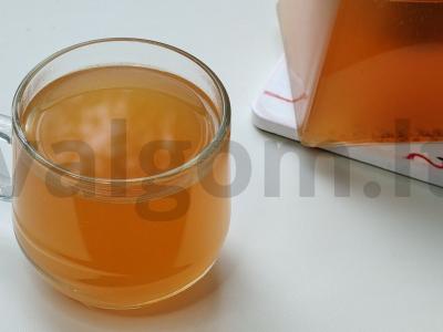 Žalioji arbata su šaltalankomis ir braškių gabaliukais pagrindine nuotrauka