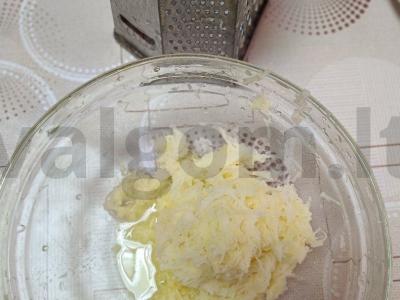 Vištienos kotletai su sūriu ir bulvėmis Žingsnis 2