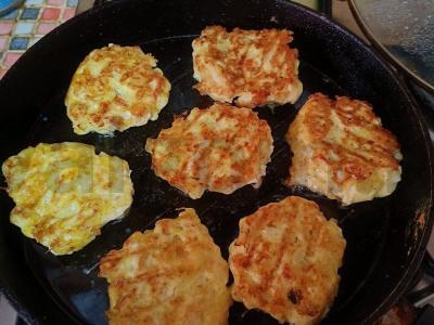 Vištienos kotletai su sūriu ir bulvėmis Žingsnis 8