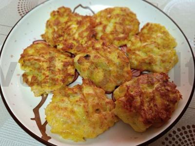 Vištienos kotletai su sūriu ir bulvėmis pagrindine nuotrauka