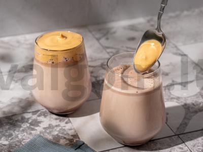 Dalgona kava su šokoladiniu pienu Žingsnis 4