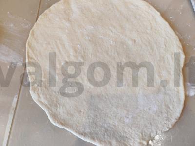 Pica ant mielių tešlos su sezamų padažu ir baziliku Žingsnis 5