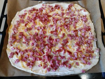 Pica ant mielių tešlos su sezamų padažu ir baziliku Žingsnis 8