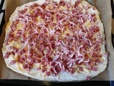 Pica ant mielių tešlos su sezamų padažu ir baziliku Žingsnis 9