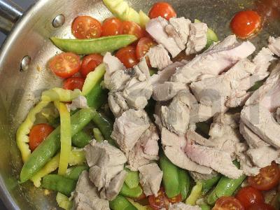 Šiltas kalakutienos salotas su žirniais ir paprika Žingsnis 10