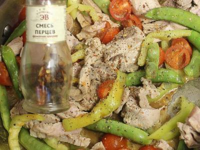 Šiltas kalakutienos salotas su žirniais ir paprika Žingsnis 12