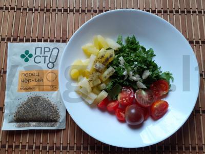 Bulvių salotas su vyšniniais pomidorais, rukola ir česnaku Žingsnis 4