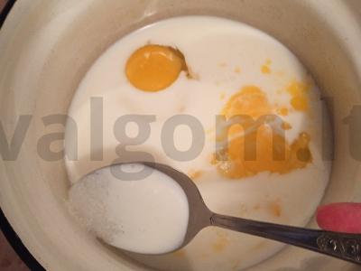 Blynų tešlos ritinys su kremu ir uogomis Žingsnis 3