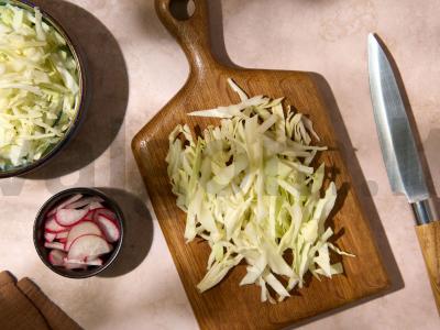 Žaliųjų žirnelių salotos su sūdyta karpačiu Žingsnis 1