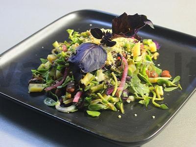 Salotas su portulaku ir pupelėmis pagrindine nuotrauka