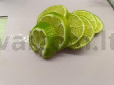 Limonadas su laimu ir uogiene Žingsnis 3