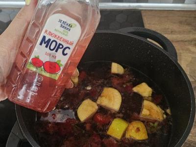 Uogų kompotas su spanguolių sultimis Žingsnis 2