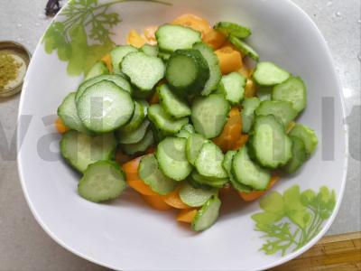 Geltonųjų pomidorų salotas su mocarela Žingsnis 2