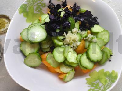 Geltonųjų pomidorų salotas su mocarela Žingsnis 3