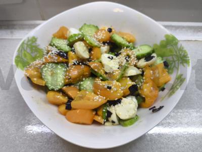 Geltonųjų pomidorų salotas su mocarela pagrindine nuotrauka