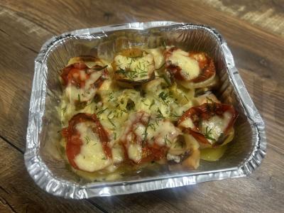 Kukurūzų ir lašišos apkepas po sūriu pagrindine nuotrauka