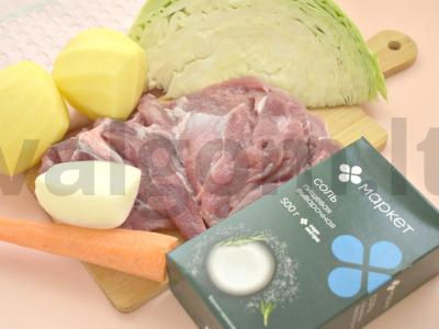 Daržovių troškinys su kalakutiena, kopūstais ir bulvėmis Žingsnis 1