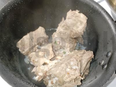 Grikių sriuba su kiaulienos kaulu Žingsnis 7