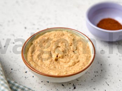 Humusas su migdolais ir agurkais Žingsnis 1