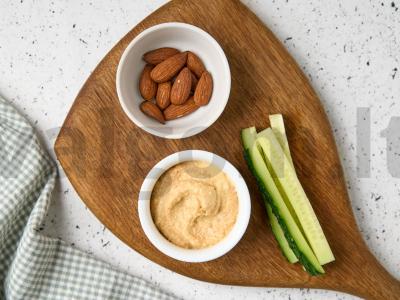 Humusas su migdolais ir agurkais Žingsnis 3