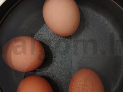 Įdarytos kiaušinių su žemės riešutais Žingsnis 1