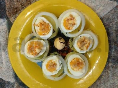 Įdarytos kiaušinių su žemės riešutais pagrindine nuotrauka