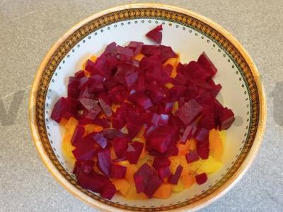 Vinegretas su marinuotais raudonais svogūnais Žingsnis 3