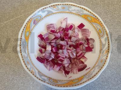 Vinegretas su marinuotais raudonais svogūnais Žingsnis 5