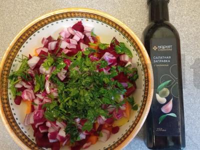 Vinegretas su marinuotais raudonais svogūnais Žingsnis 8