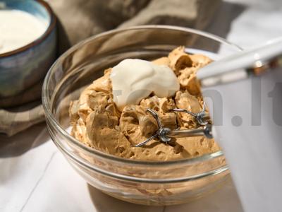 Tortas "Karvutė" su žemės riešutais Žingsnis 8