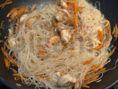 Funchosa su krevetėmis sojų padaže Žingsnis 4